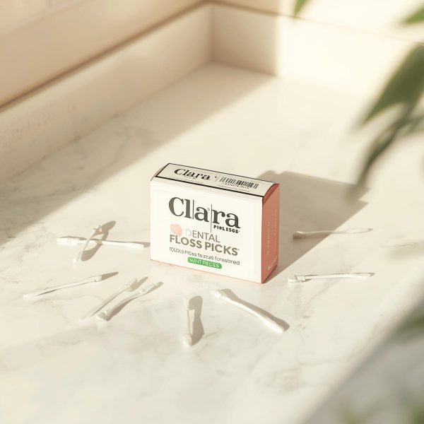 Tăm Chỉ Nha Khoa Clara Kiss (Hương Dâu - Hộp 50 Cây) Mô phỏng